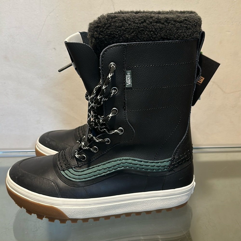 Vans Women’s MTE Standard Waterproof Snow Boots 6.5